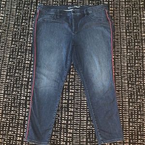 Universal Thread Women’s Mid Rise Cropped Jeggings